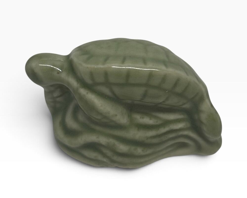 Wade Whimsies Green Sea Turtle Ceramic Figurine Red Rose Tea Endangered Series